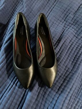 Rockport Black Pointed Leather Pumps with Subtle Orange Inset